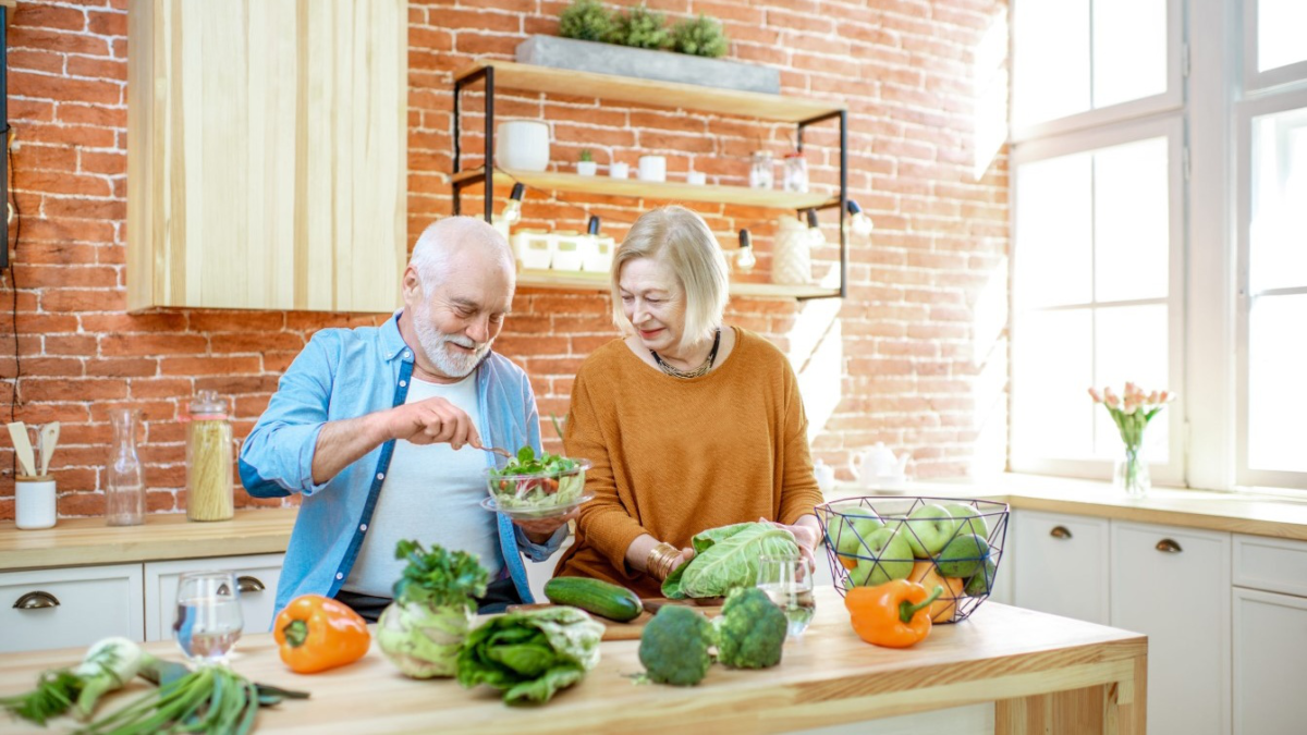 Những nhóm thực phẩm vàng giúp xương chắc khỏe và tim bền bỉ sau tuổi 60